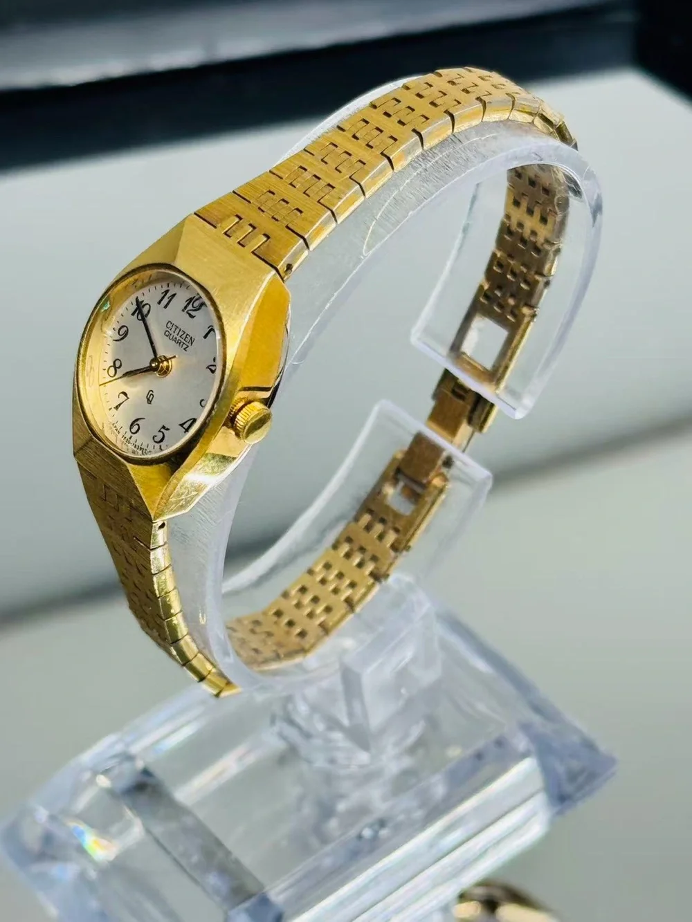Vintage Citizen Quartz Ladies Gold Tone Watch White Dial 18mm Runs New Battery